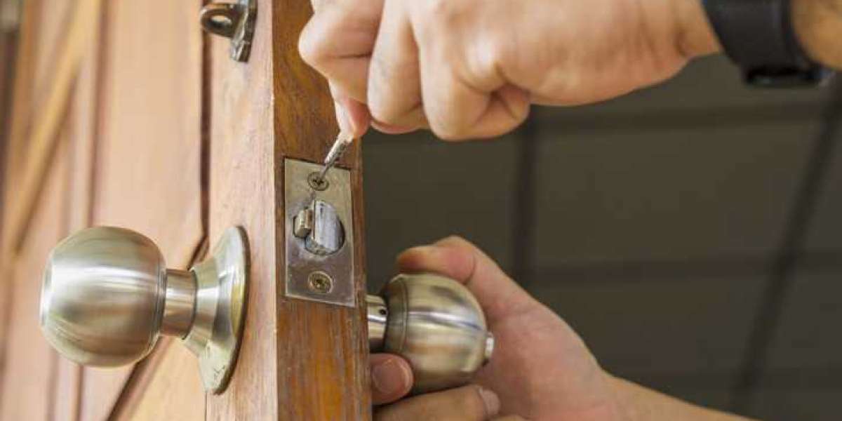 Door Lock Feels Stiff? Find Door Lock Repair Near Me Before It Fails